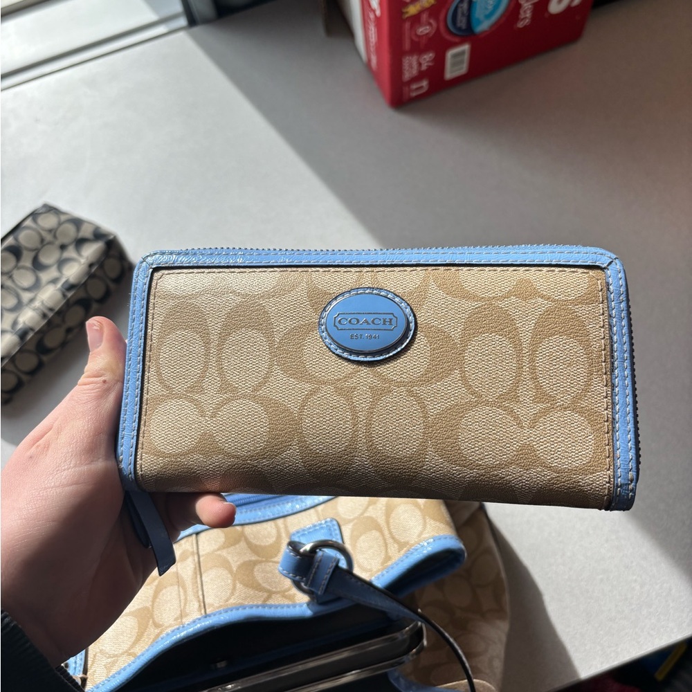 Coach Beige and Light Blue Shoulder Bag with Matching Wallet - Picture 2 of 13
